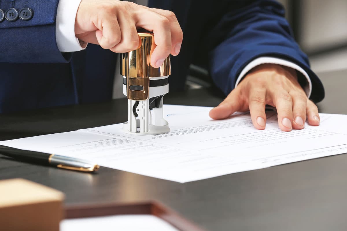 Abogado al notario para firma de contrato en Vigo y Pontevedra