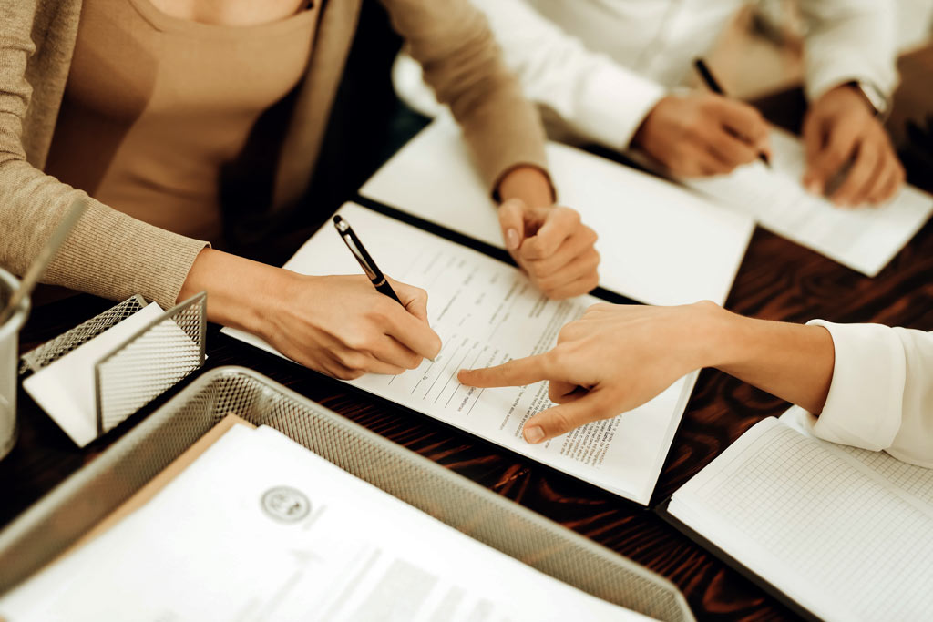 Sus abogados en Vigo especializados en contratos y obligaciones